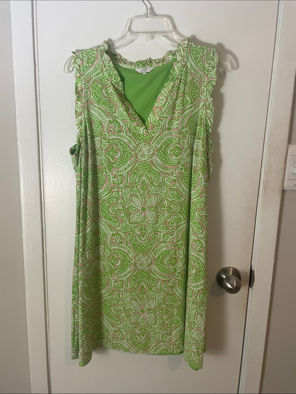 crown & ivy Lime Green Patterned Sleeveless Shift Dress